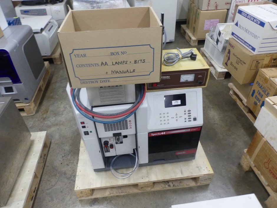 <p>Atomic Absorption Spectrometer (AAS) double beam with background correct