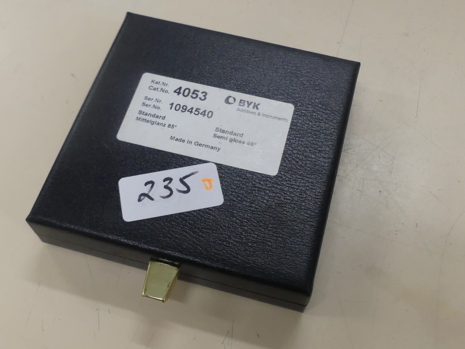 <p>Semi-Gloss Standard Plate 85 Degrees</p>