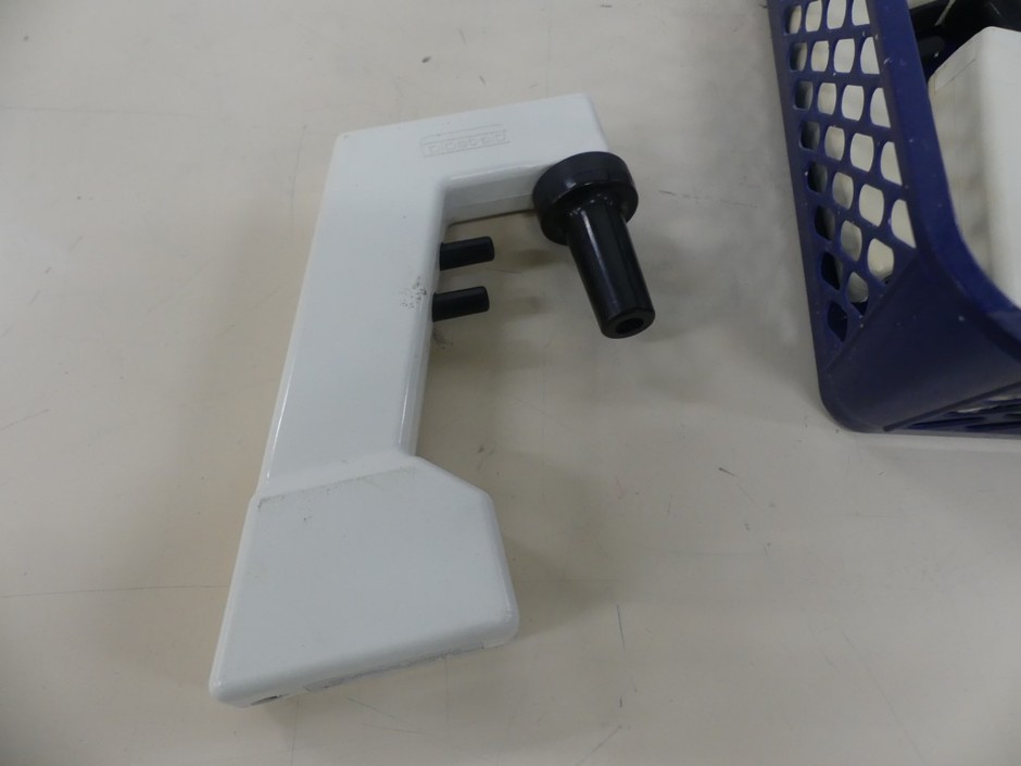 <p>Pipette Filler/Aid with Charger Suitable for Use with 1ml - 50ml Pipette