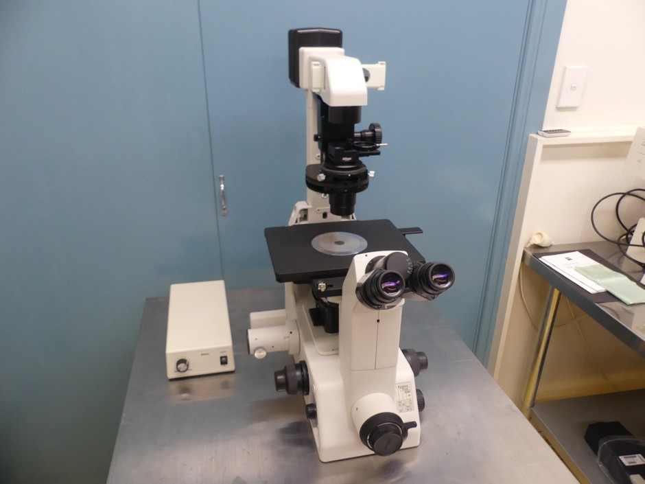 <p>Microscope Inverted Trinocular</p>