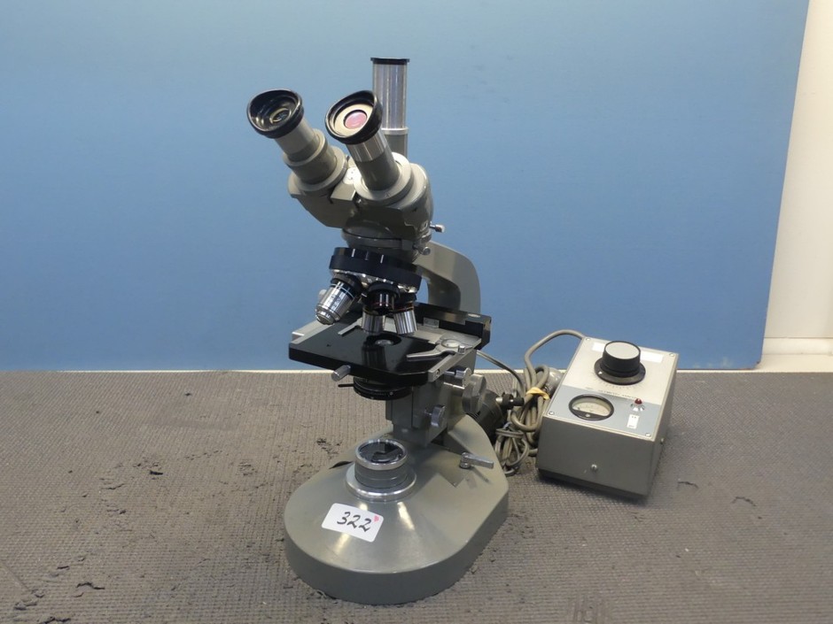 <p>Microscope Trinocular</p>