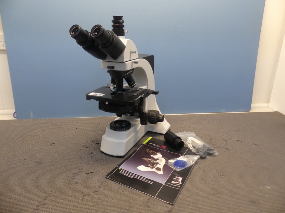 <p>Microscope Trinocular</p>