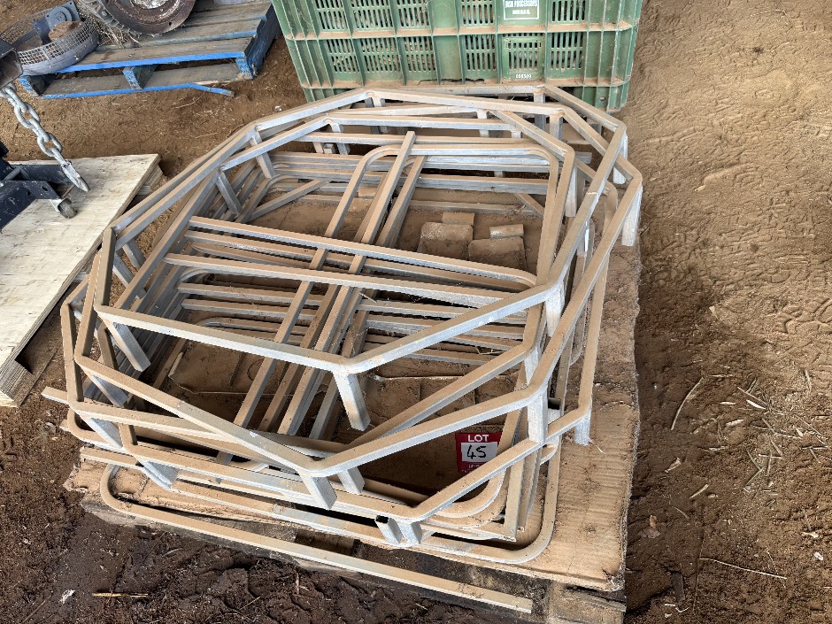 <p>Pallet of Bulls Bag Frames</p>