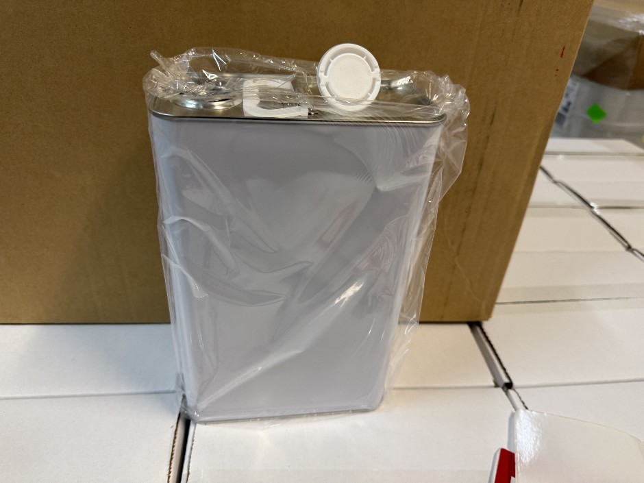 <p>Pallet of Olive Oil Tins (Unused)</p>