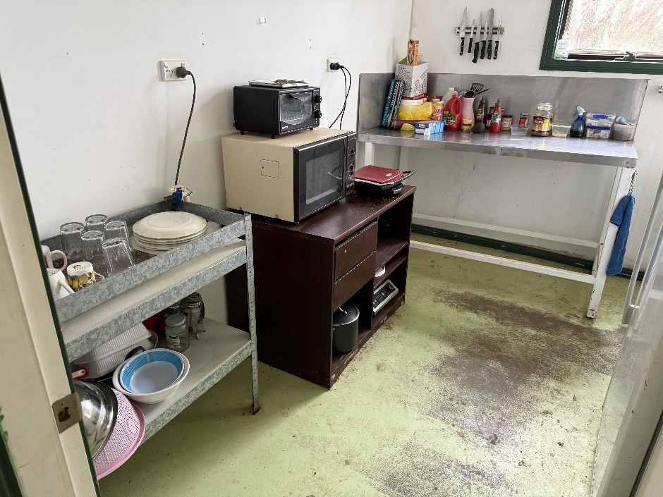 <p>Contents Of Lunchroom</p>
