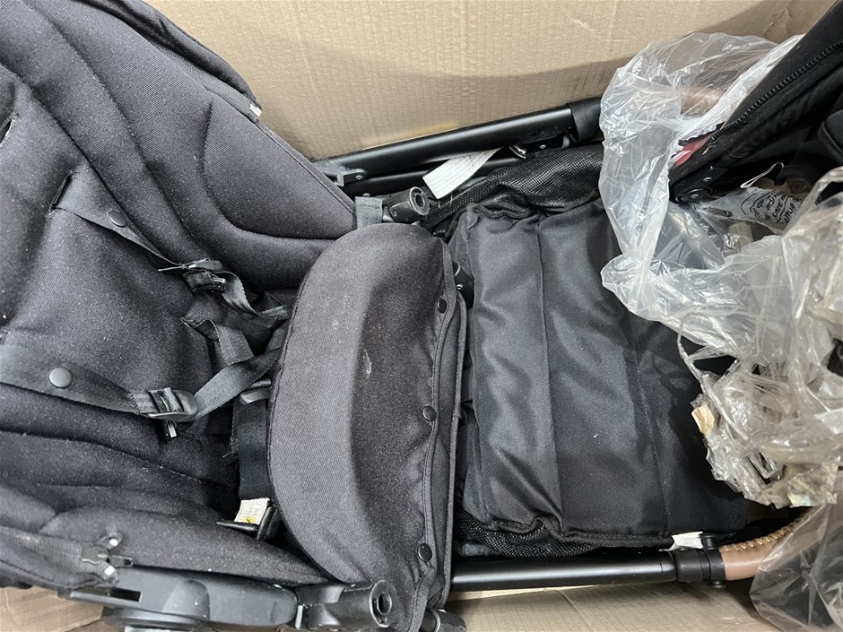 Black Pram. NB: Not In Original Box, Has Been Used.