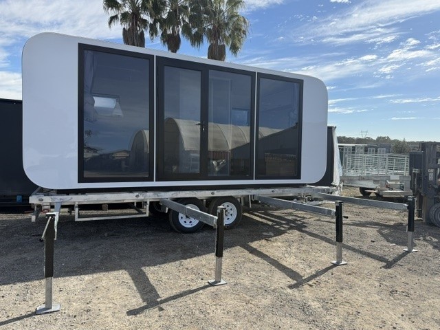 <p>Studio / Portable Building on Wheels (Unused - 2026)</p>