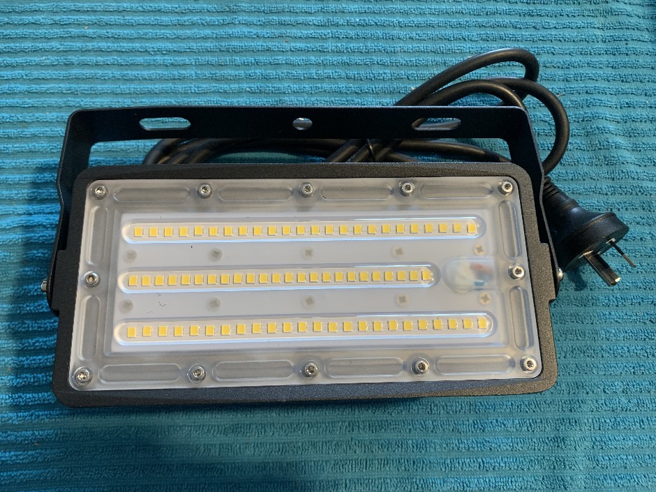 <p>1 x Eco Light Up LED Power Supplies (Unused)</p>
