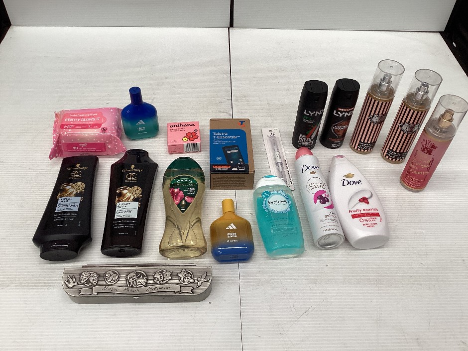 <p>Assorted beauty products</p>