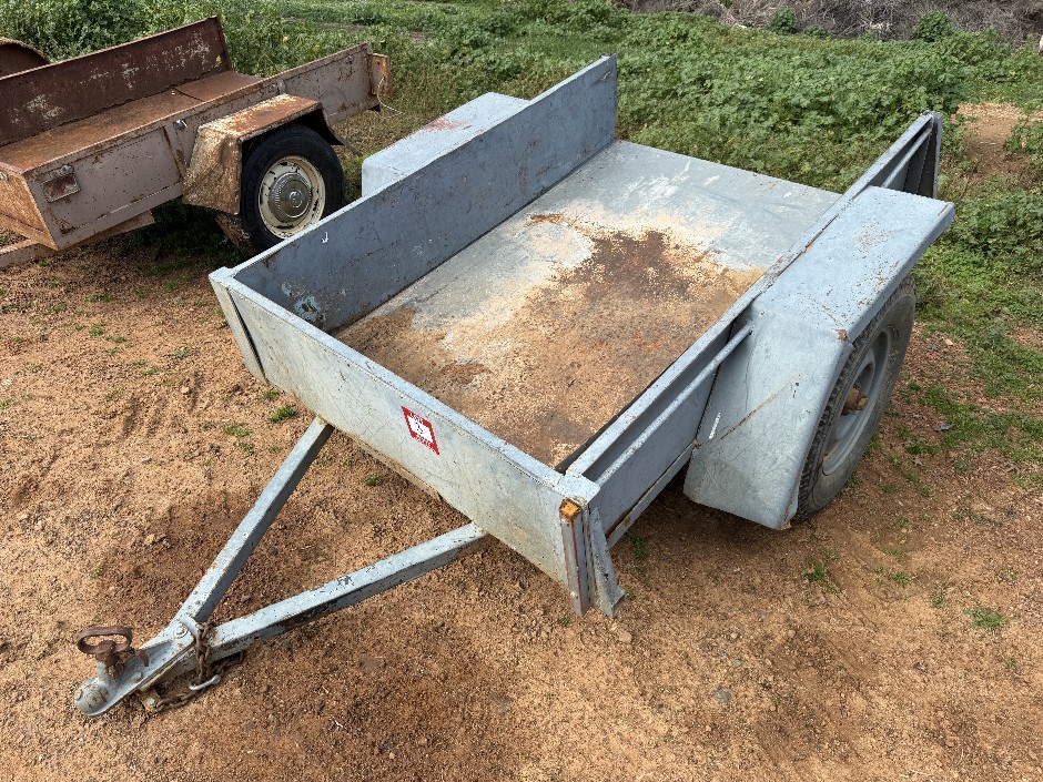<p>Box Trailer (Farm Use)</p>