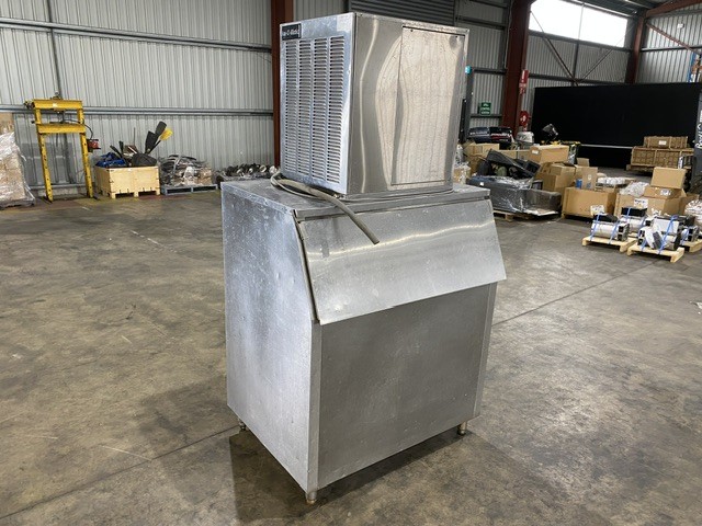 <p>Commercial Food Ice Unit with Storage Bin</p>