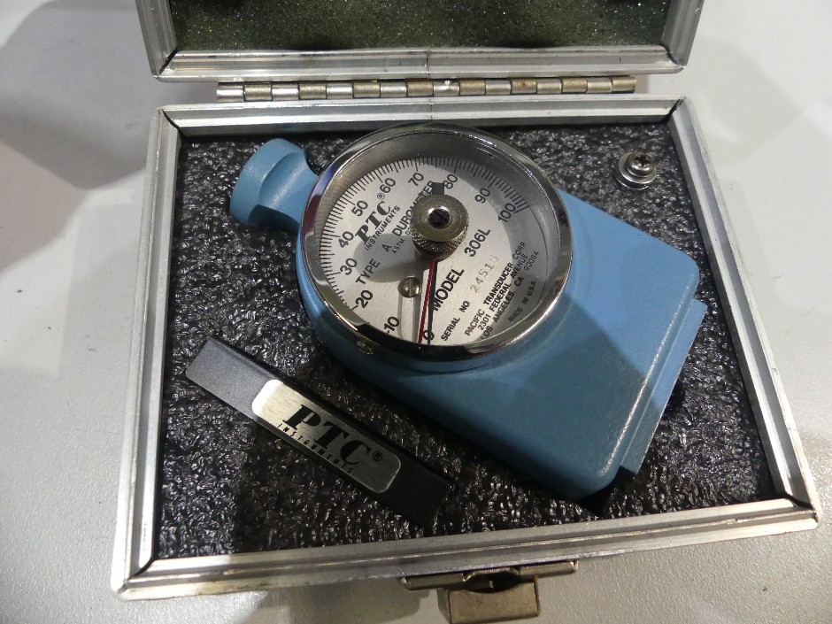 <p>PTC 306 L Shore Durometer Type A Hardness Tester</p>