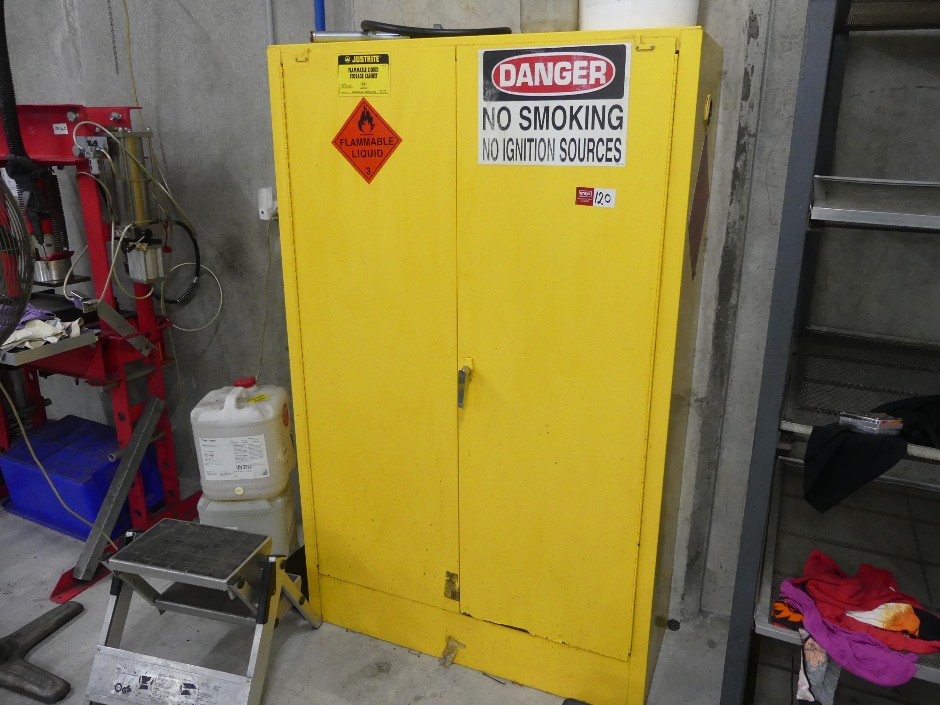 <p>Justrite RMO7840 Chemical Cabinet</p>