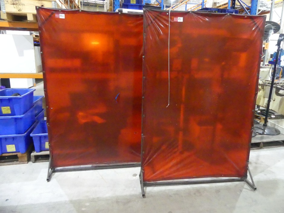 <p>Welding Screens (Qty 2)</p>