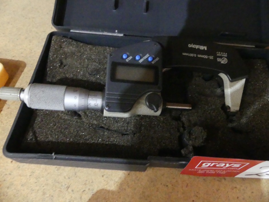 <p>Mitutoyo Outside Micrometers (Qty 1)</p>