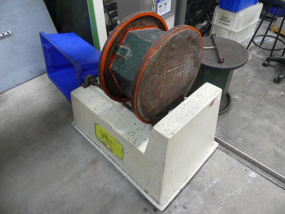 <p>Plas Finish Rotary Lapidary Rock Tumbler Machine</p>