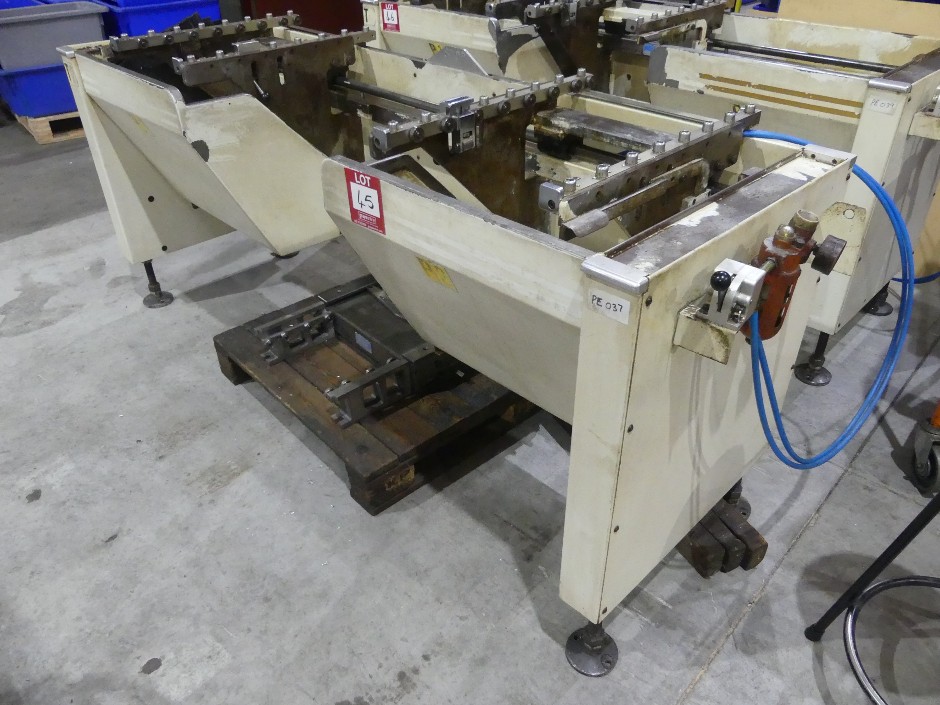 <p>Siegel Pallet System CNC Heavy Duty Twin Pallet Changer</p>