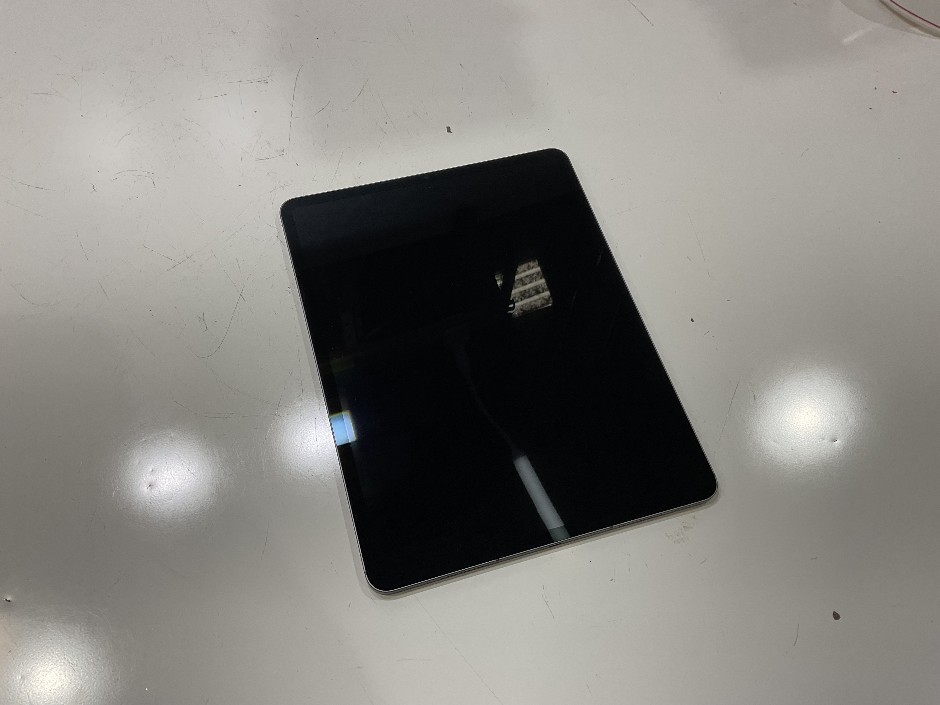 <p>APPLE IPAD PRO 5TH GEN A2461</p>