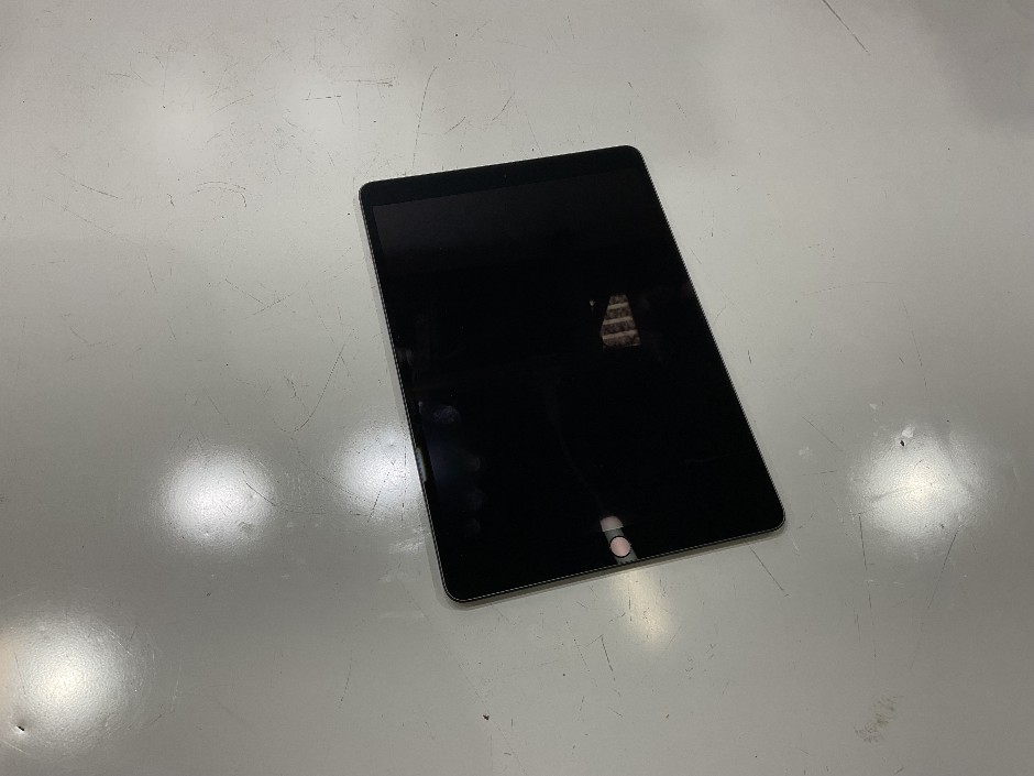 <p>APPLE IPAD AIR 3RD GEN A2123</p>