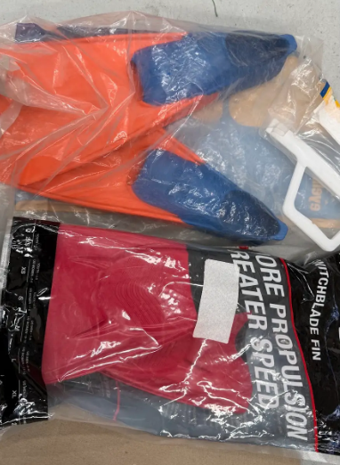 2 x Swimming Flippers. NB: NB: Items may not be in original packaging and m