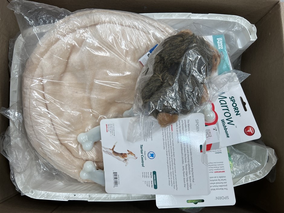 8 x Assorted pet products. NB: Photo as is. Some Not in Original Packaging,