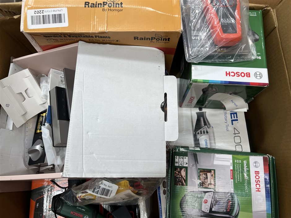 8 x Assorted Outdoor Products. NB: Photo as is. Some Not in Original Packag