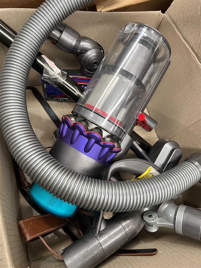 DYSON V8 Vacuum Cleaner. NB: Not In Original Box, Missing Battery.