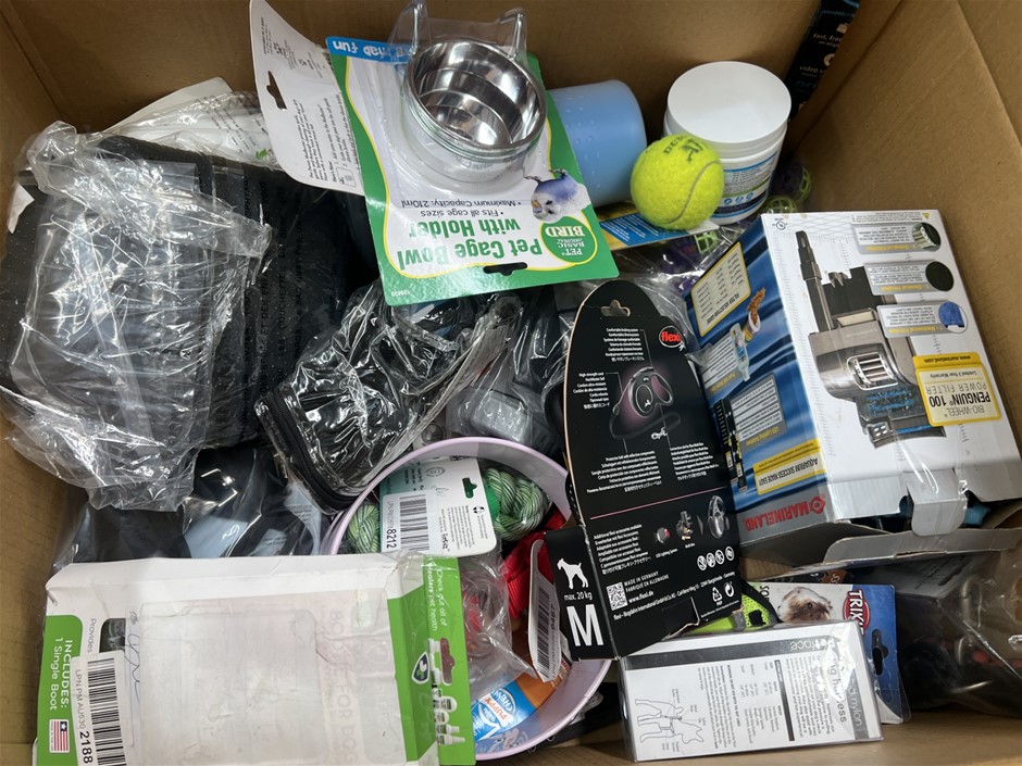 10 x Assorted pet products. NB: Photo as is. Some Not in Original Packaging