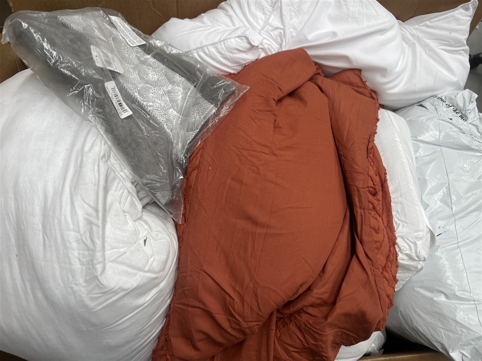 8 x Assorted Doonas/Bedding products. NB: Photo as is. Some Not in Original
