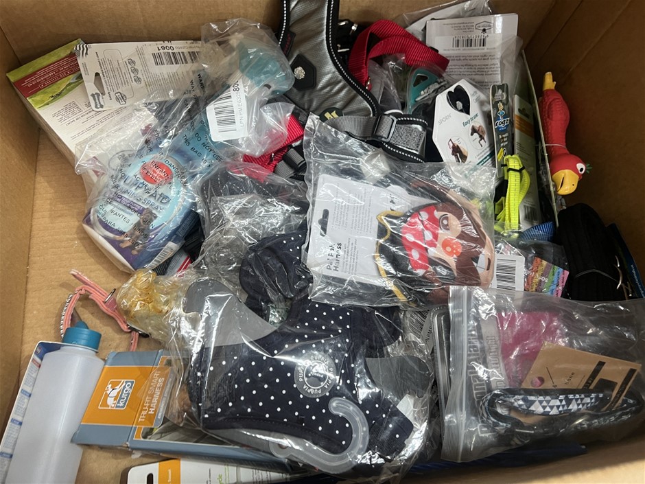 17 x Assorted pet products. NB: Photo as is. Some Not in Original Packaging