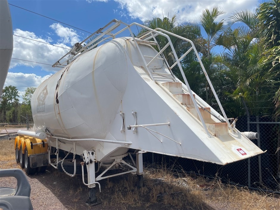 <p>1985 Kockum Industries STF 3-34 B Trailer</p>