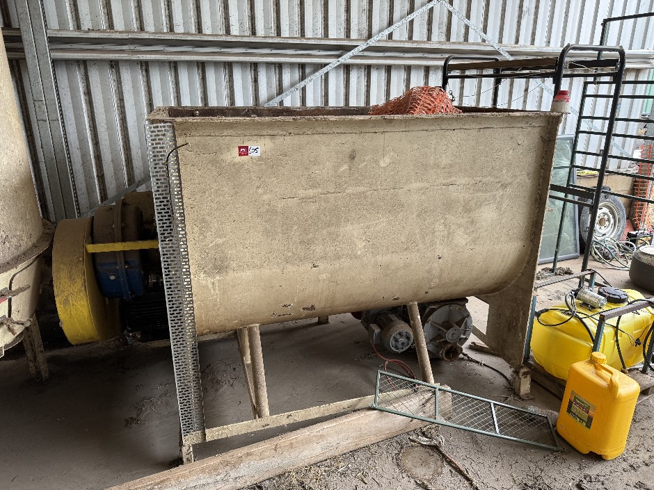 <p>Heavy Duty Steel Industrial Mixer</p>