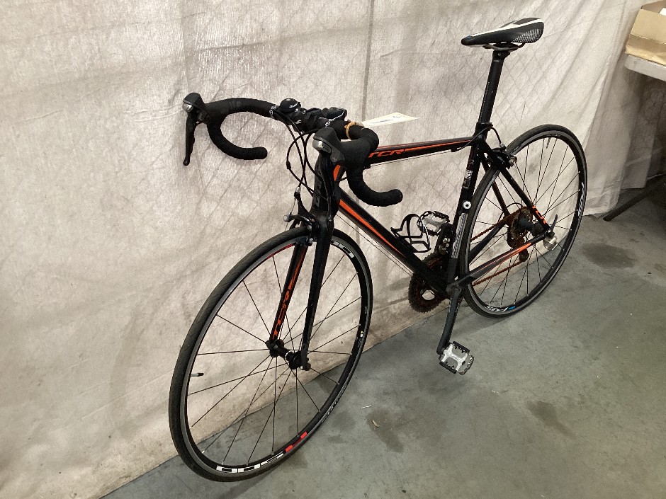Giant TCR Road Racing Bike