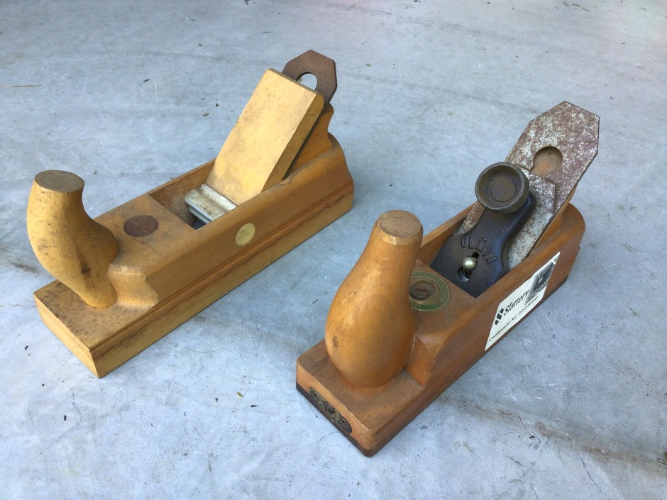 <p>2 x Wooden Hand Plainers</p>