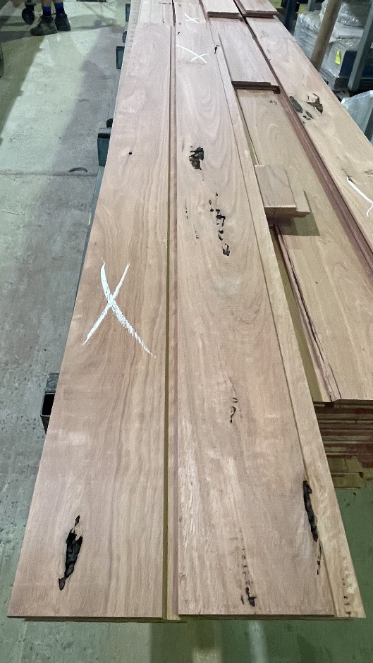 <p>409.2 lm Mixed Reds Shiplap #169808</p>