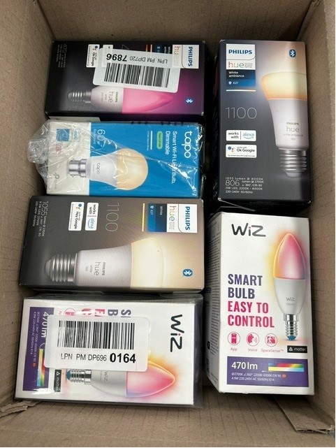 6 x Assorted Smart Light Bulbs. Brands: Philips, Wiz, Tapo.