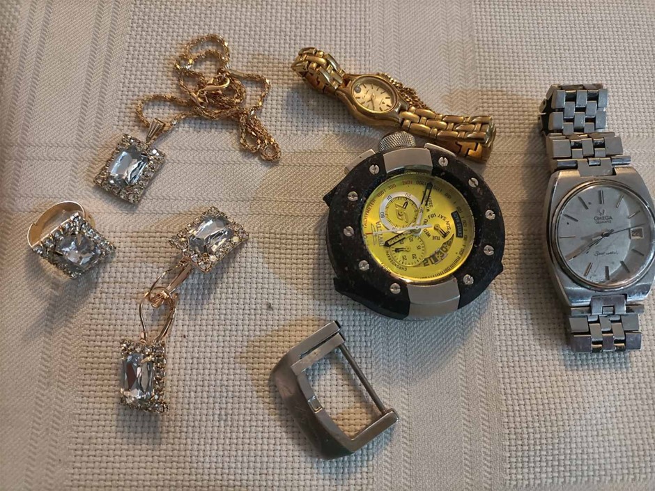 Set of Ladys Jewelries