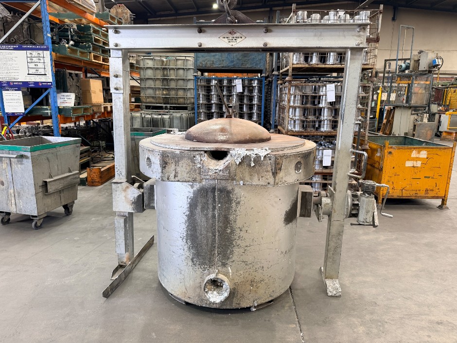 <p>Furnace Engineering Travelling Pot</p>