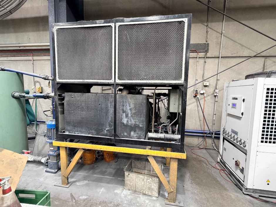 <p>Castin CC-468A Water Chiller Unit</p>
