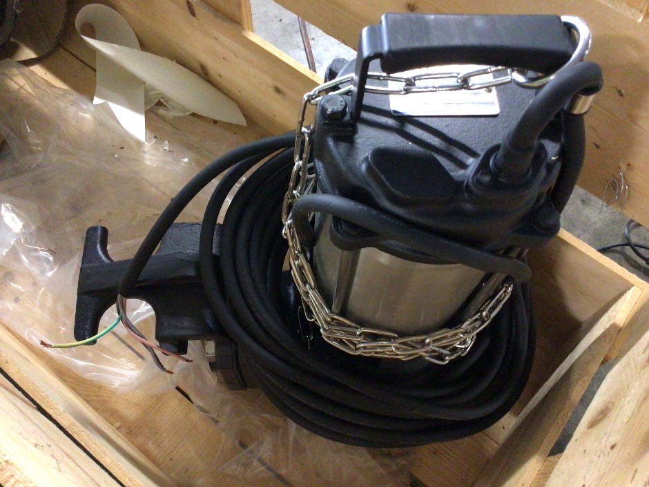 <p>UF Ultraflow Submersible Pump</p>