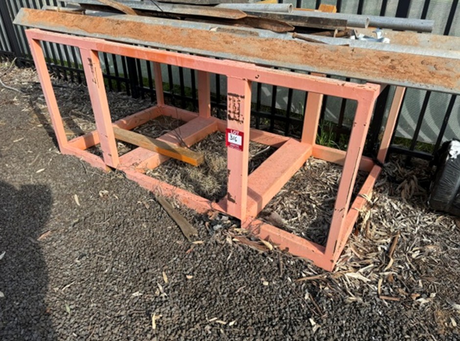 <p>Stillage</p>