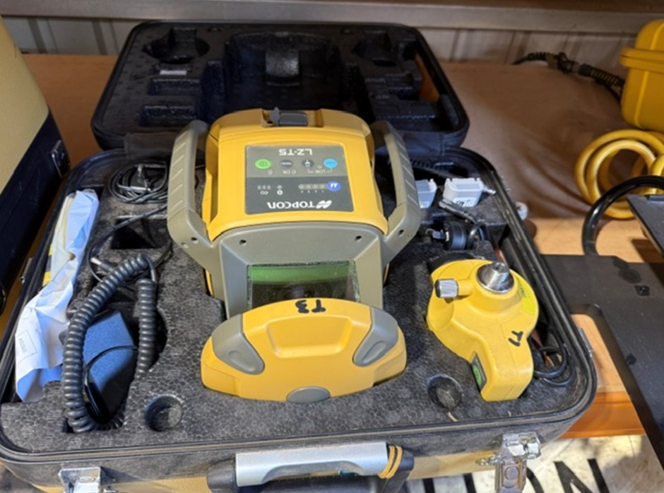 <p>Topcon LZ-T5 Laser Transmitter</p>