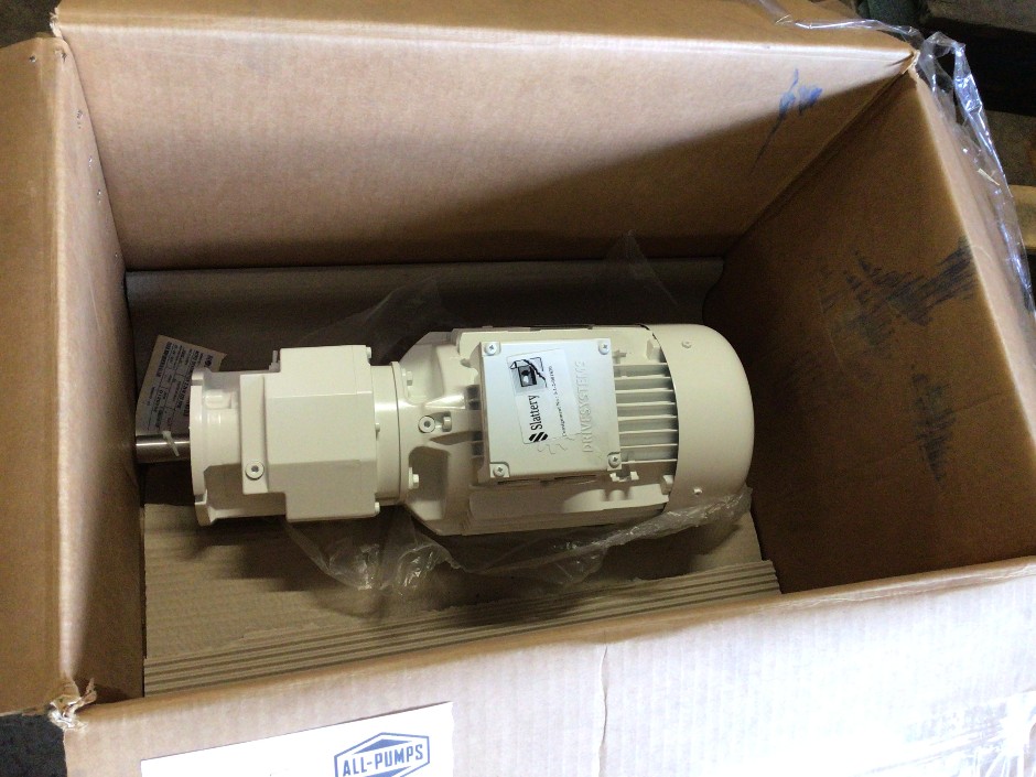 <p>NPN-3W 2.2kw 220RPM SK372 1F Gear Motor</p>