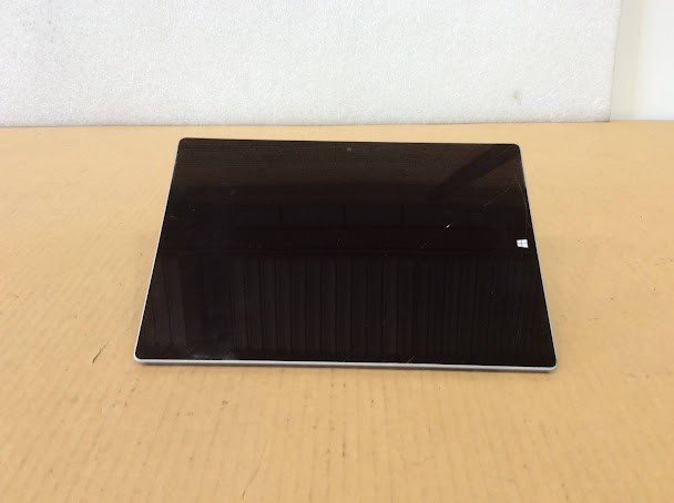 MICROSOFT SURFACE 3 1654 Laptop AMD X7-Z8700 2GBRAM/64GB