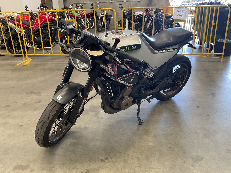 2021 Husqvarna Vitpilen Petrol