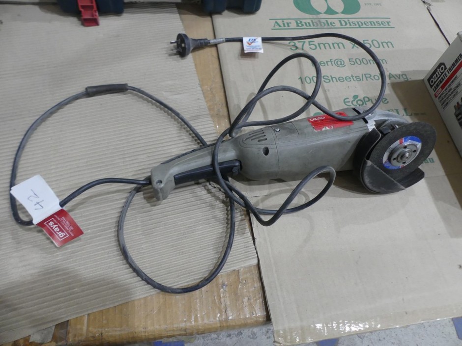 OZITO 042K 5" Angle Grinder