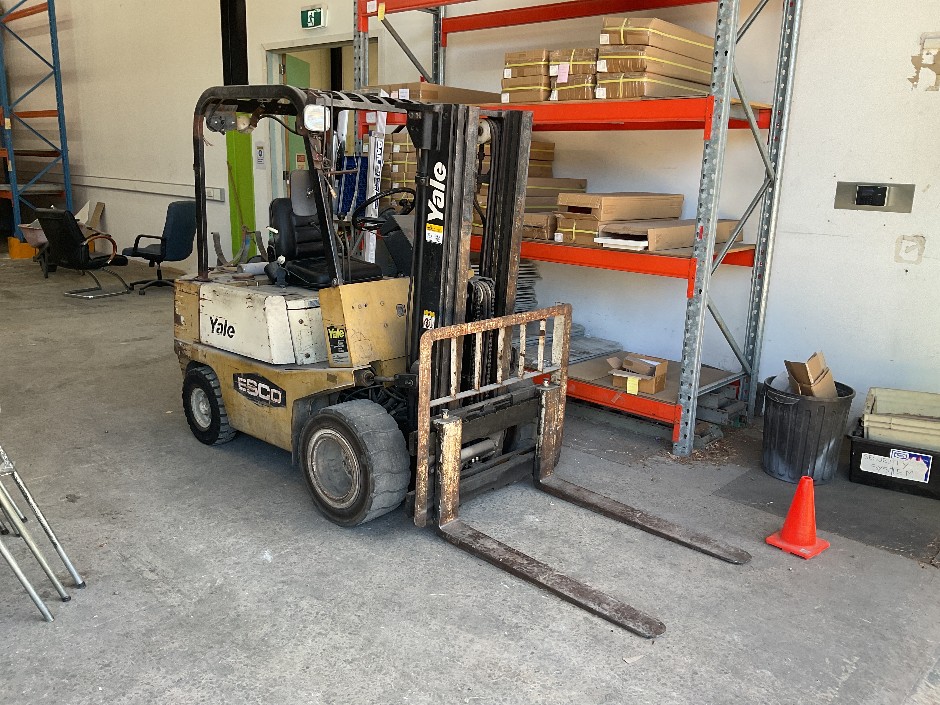 <p>1989 YALE BP015AD, Dual Fuel, Ride on Forklift</p>