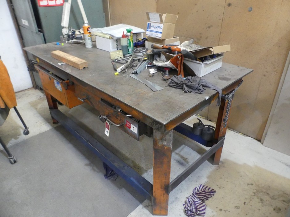 <p>Welding Table</p>