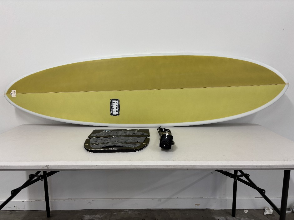 6’8” Beach Beat Surfboard & Accessories
