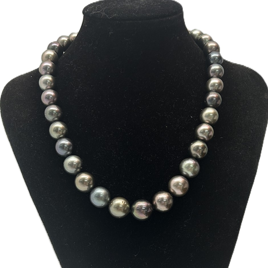 14ct yellow gold cultured black pearl necklace
